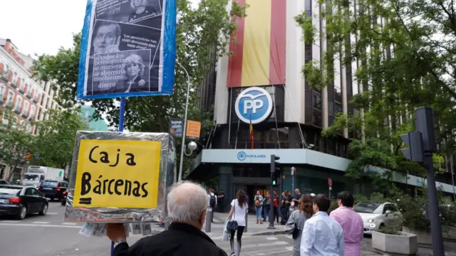 Protestas ante la sede central del PP en Madrid.