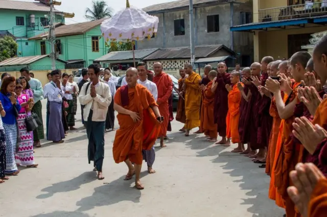 બૌદ્ધ બિન લાદેન અને સમર્થકો