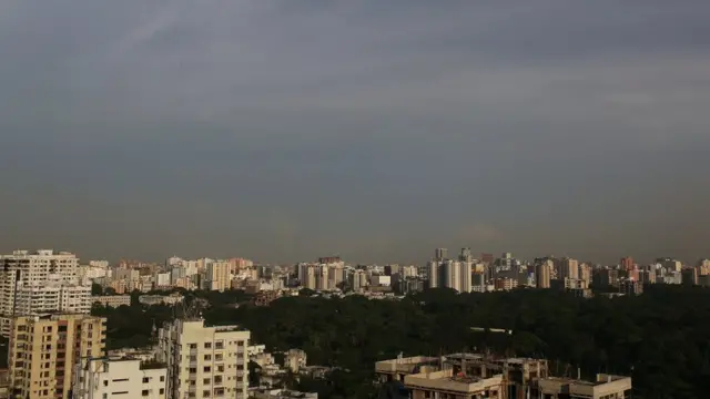 ঢাকার তেজগাঁও বিমান বন্দরে এই জিম্মি দশা চলে কয়েকদিন ধরে।