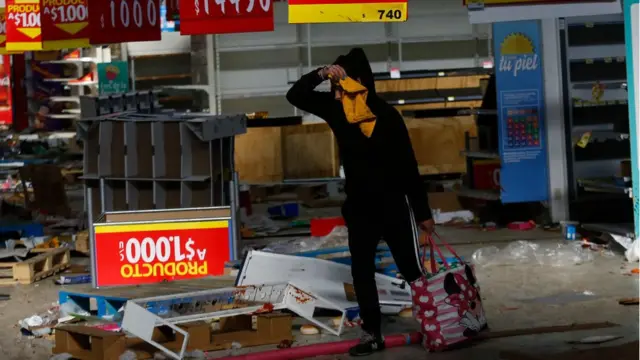 Los saqueos dejaron a las zonas periféricas con menos servicios de los que tenían antes.