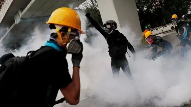 हॉन्ग कॉन्ग: रोक के बावजूद हज़ारों लोग सड़कों पर उतरे