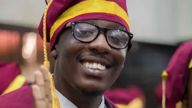 Stephen gụrụchara akwụkwọ na Mahadum Legọs na ngalaba Dọkịnta