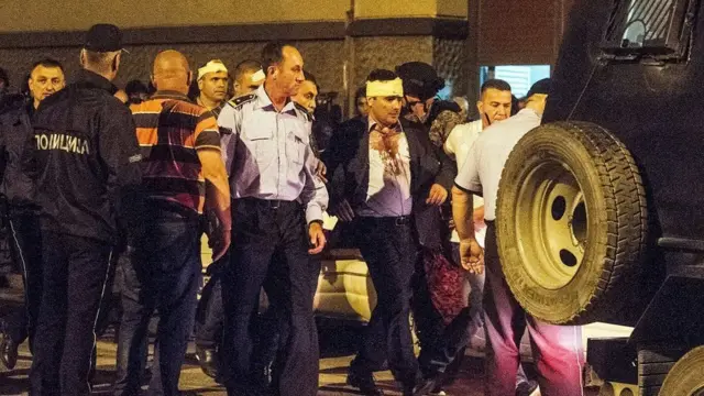 Депутатів з будівлі парламенту виводила поліція