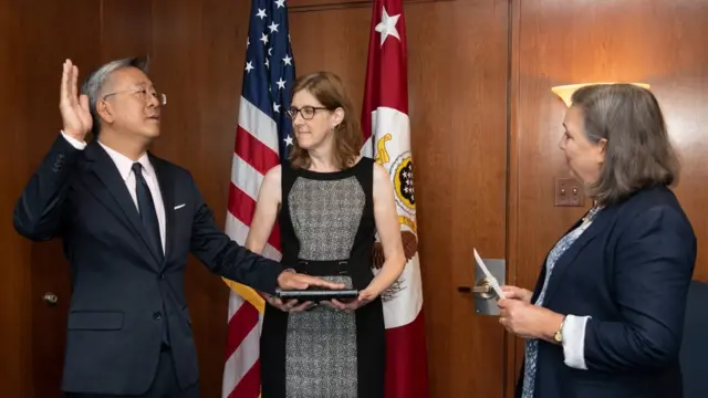 अमेरिकी सहायक विदेशमन्त्री डोनल्ड लू