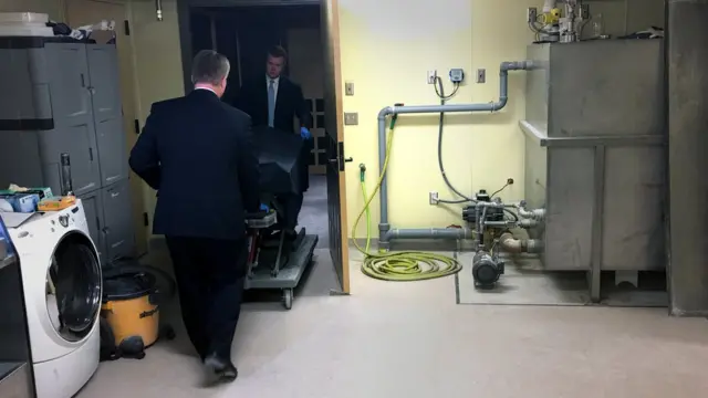 மரணம், அடக்கம்