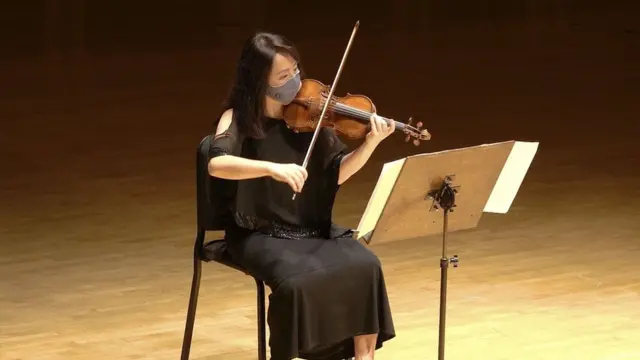 Yuan-Qing Yu