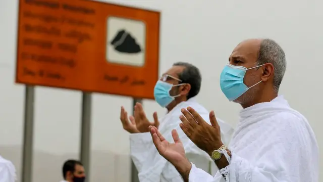 قيود فيروس كورونا على الحجيج.