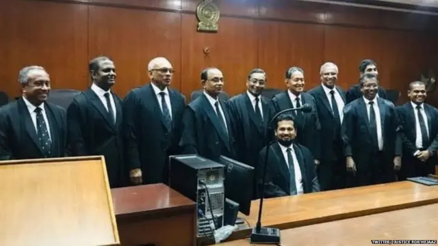 නීතිඥ හිජාස් හිස්බුල්ලා (මැද - වාඩි වී)