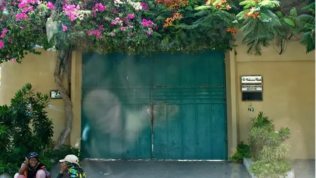 70 کلفٹن کا مرکزی دروازہ