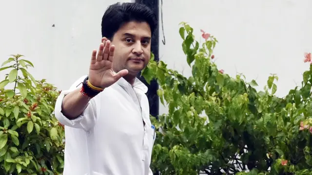 யார் இந்த ஜோதிராதித்யா சிந்தியா? அவரது குடும்ப பாரம்பர்யம் என்ன?