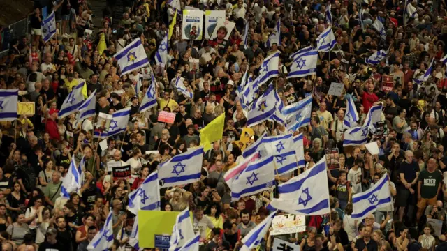 People gather to protest against the government and to show support for the hostages who were kidnapped during the deadly October 7 attack, amid the ongoing conflict in Gaza between Israel and Hamas, in Tel Aviv, Israel September 2, 2024. REUTERS/Florion Goga TPX IMAGES OF THE DAY