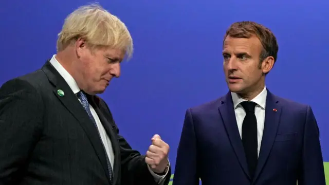 رئيس الوزراء البريطاني بوريس جونسون والرئيس الفرنسي إيمانويل ماكرون