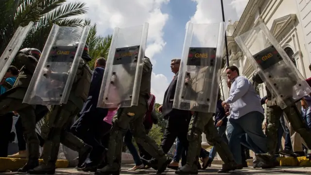Guardia Nacional escolta a diputados
