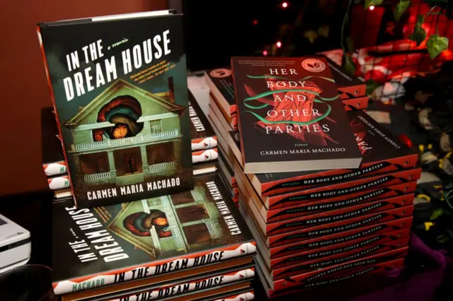 "En la casa de los sueños" y "Su cuerpo y otras fiestas", de Carmen Maria Machado.