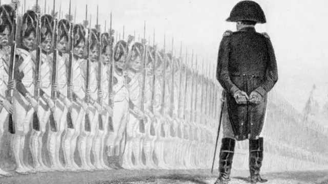 Наполеон перед строем солдат