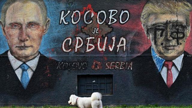 Mural de Putin y Trump.
