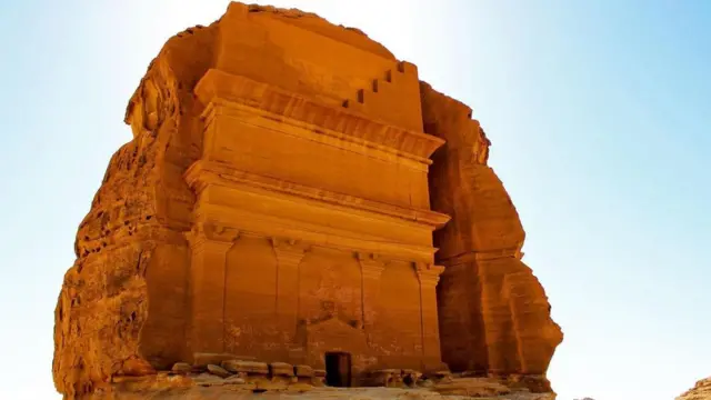 لن يأتي الكثير من المسلمين إلى مدائن صالح لأنهم يعتقدون أنها مدينة ملعونة