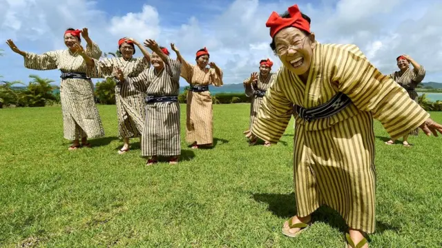 Средний возраст членов "девчачьей" поп-группы KBG84 - 84 года