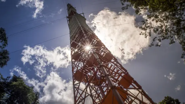 زود البرج بأجهزة لقياس درجات الحرارة والتغييرات الكيميائية والغازات الدفيئة