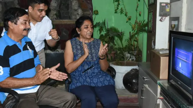 મેચ જોઈ રહેલા પરિવારજનો