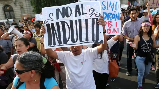 Protesta contra el indulto a Alberto Fujimori en Perú