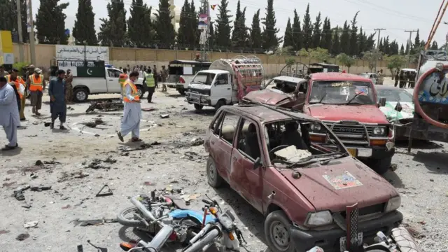 தற்கொலைத் தாக்குதலில் 30க்கும் மேற்பட்டோர் பலி