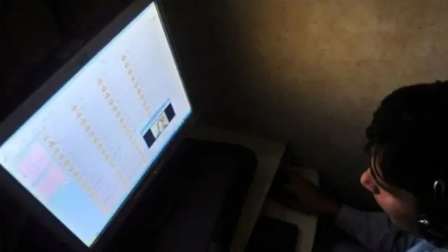 ஆபாச படங்கள்: தொழில்நுட்பம் குழந்தைகளை எளிதாக இலக்கு வைக்கிறதா?