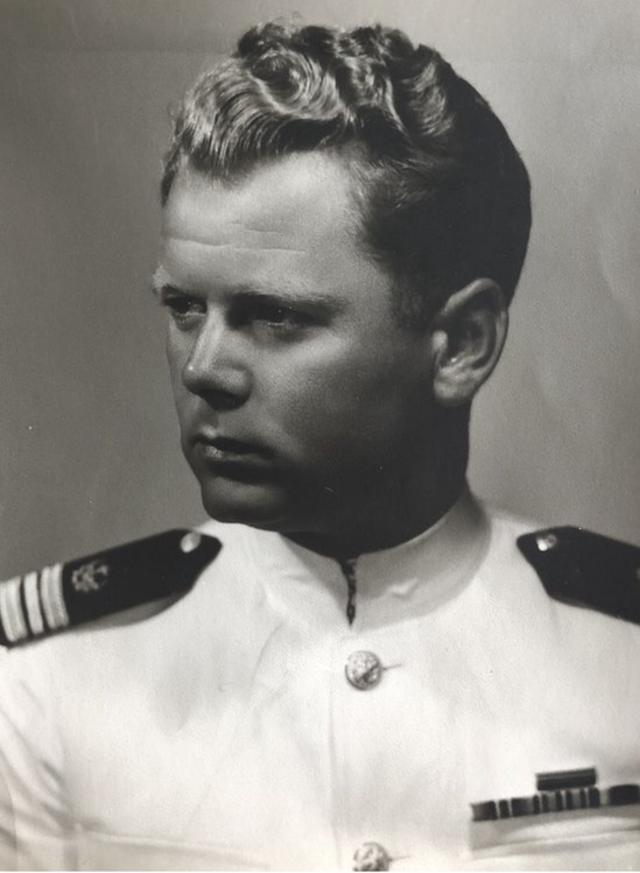 辛德贝格在战时美国海军商船队服过役
