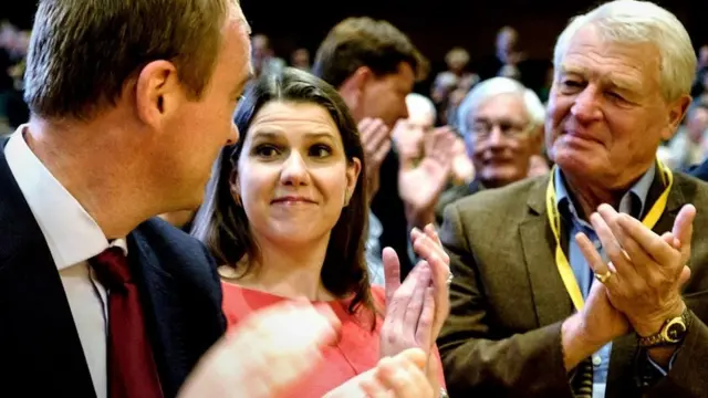 رهبران پیشین و کنونی لیبرال دمکرات - تیم فارون، جو سوینسن و پدی اشداون در سال ۲۰۱۵)