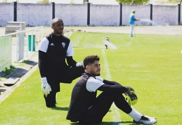 Adilson Maringa na treningu (dole)