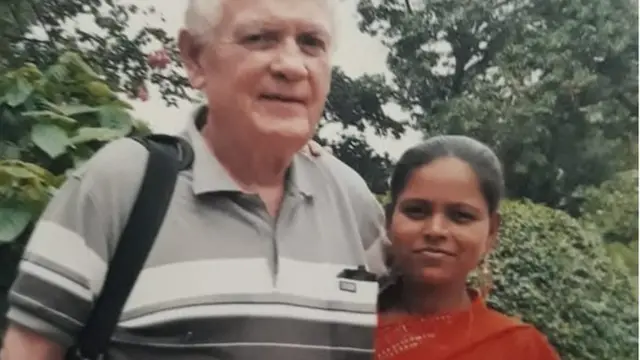 রবার্ট মাইরন বার্কার এবং মাজেদা খাতুন।