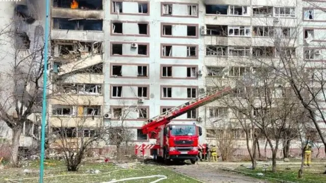 От удара, судя по фото, пострадали много квартир