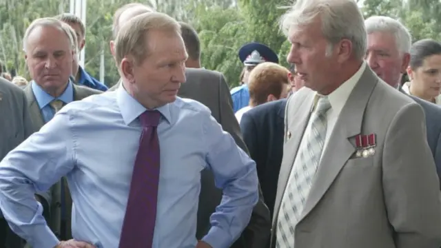 Леонид Кучма на заводе "Южмаш"