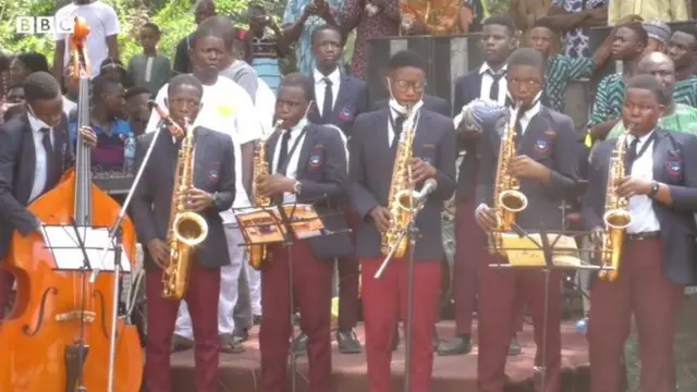 Awọn akẹgbẹ Oba Akinghare nileewe