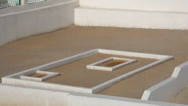 Wannan ne kabarin Nana Khadija R.A, matar Manzon Allah S.A.W ta farko, a gefe kuma kabarin babban dansa ne Kasim R.A.