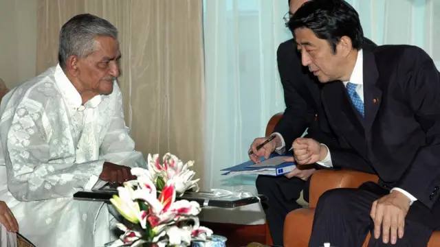 জাপানের প্রধানমন্ত্রী শিনজো আবে ও রাধা বিনোদ পালের ছেলে প্রশান্ত পাল