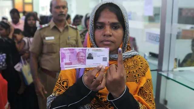 ஆதார் தகவல்: சவால் விட்ட டிராய் தலைவர், நிகழ்த்தி காட்டிய நெட்டிசன்