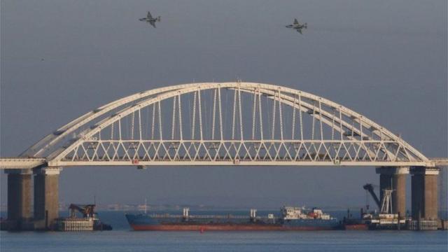 Puente de Kerch une a Rusia continental con Crimea