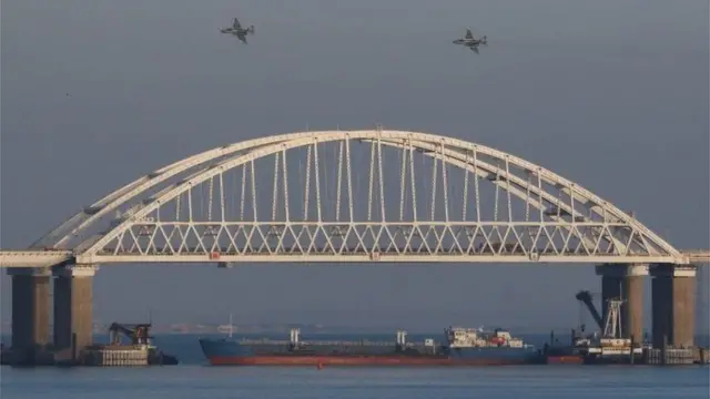 Puente de Kerch une a Rusia continental con Crimea