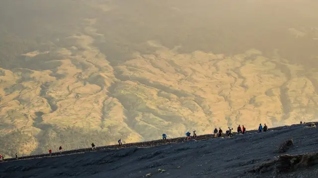 ทิวทัศน์มีความแปลกตารายล้อมโดยธรรมชาติ