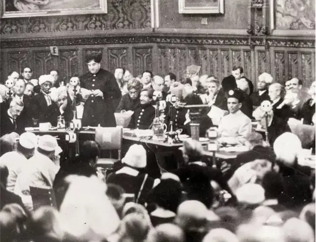 હરિસિંહના સત્તા પર આવતા જ રાજપૂતો રાજ્યના વિભિન્ન વિભાગોના પ્રમુખ બની ગયા અને 60 ટકાથી વધારે ગૅઝેટેડ પદો પર ડોગરાઓનો કબજો થઈ ગયો