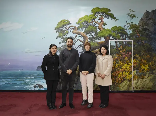 호주 출신의 제임스와 니콜은 지난해 평양을 방문한 뒤 북한 호텔에 대한 책을 출간했다.