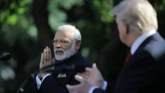 વડાપ્રધાન નરેન્દ્ર મોદી અને અમેરિકાના પ્રમુખ ડોનલ્ડ ટ્રમ્પનો ફોટોગ્રાફ