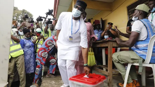 Eyitayo Jegede nke Peoples Democratic Party (PDP) ka ọ na-atụ vootu ya