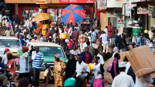 السكان في قلب أوغندا