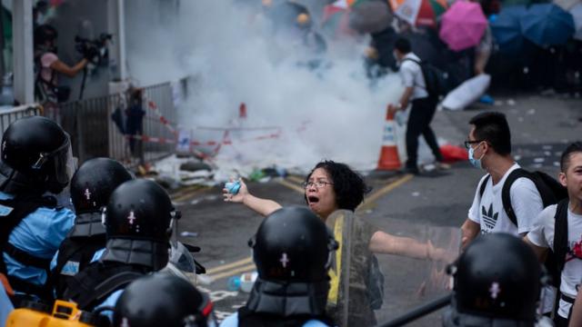 Toàn Hong Kong sốc vì biểu tình chống luật dẫn độ