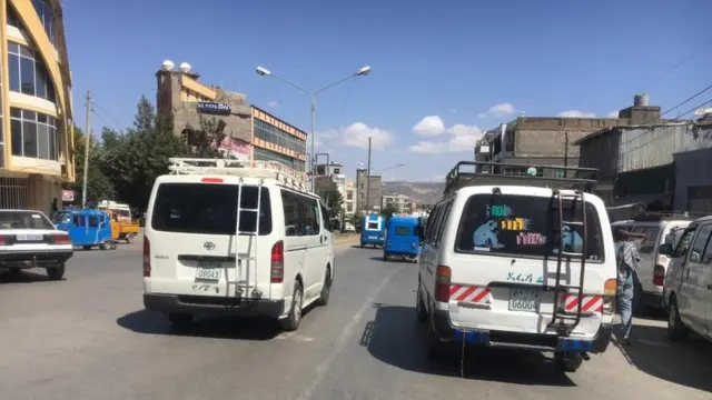 መኻይን ኣብ ጎደናታት