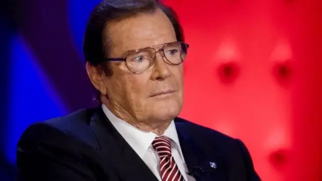 سر راجر مور