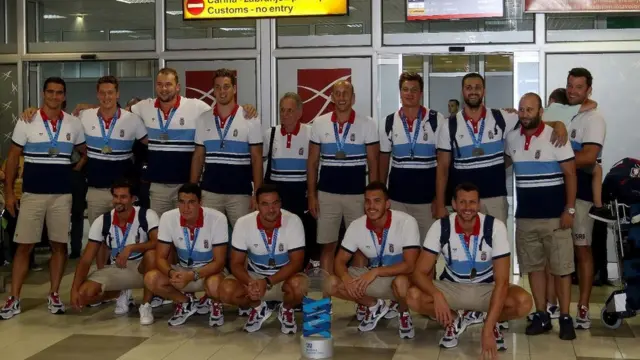 Reprezentacija Srbije na beogradskom aerodromu posle prvenstva Evrope u Barseloni