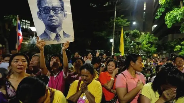 مقابل بیمارستان